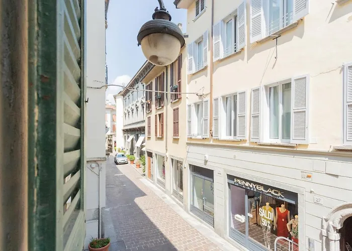 Da Pia In Historycal Como City Centre By Rent All Como