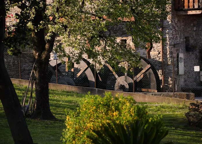 Il Granaio - Ancient Molino Maufet Watermill On Lake Como - Garden View