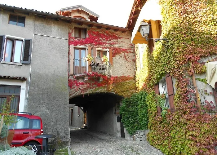 The House On The Bridge- La Casa Sul Ponte