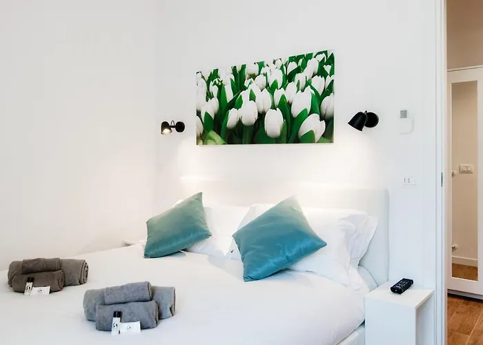 White Loft Como Central - The House Of Travelers