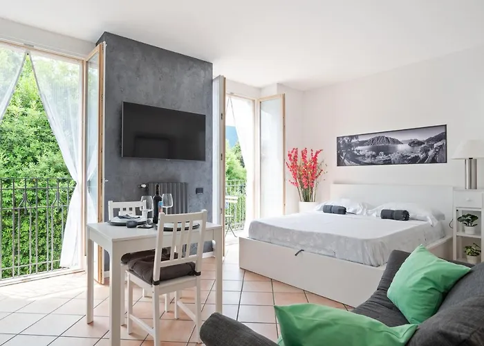 Lake Como Studio With Balcony And Private Parking