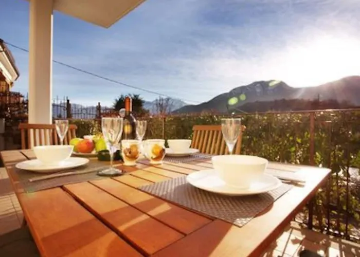 Lenno Village Apartment-Pool, Parking, Garden-By Italian Apartments