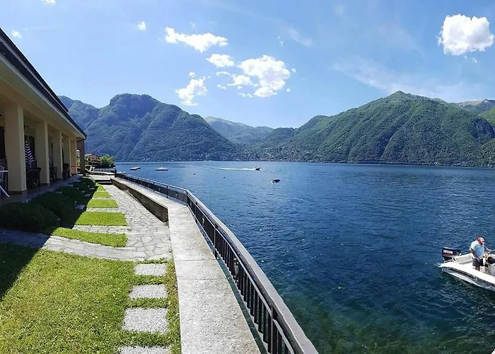 Directly On The Lake Paganini Flats In Lezzeno