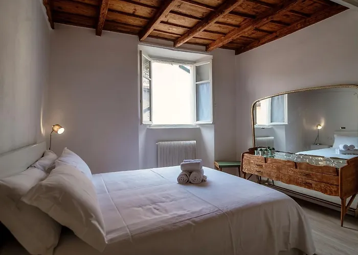 Silvia Como House - The House Of Travelers