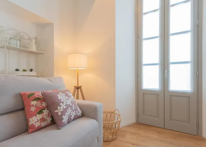 Independence Apartment With Balcony By Rent All Como
