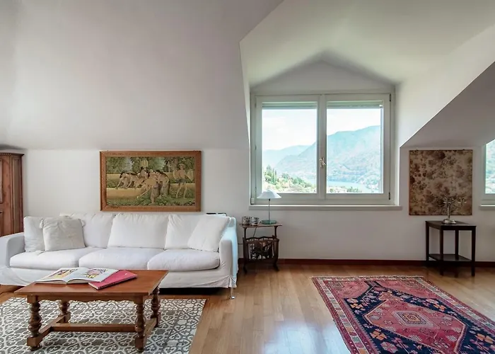 I D\'A Charming Penthouse - Lake View- Como- House-130 Mt-2 Double Bedrooms And 2 Double Bathrooms A Spacious Living Room-Full Equipped Kitchen-Private Garden And Terrace-Private Covered Parking