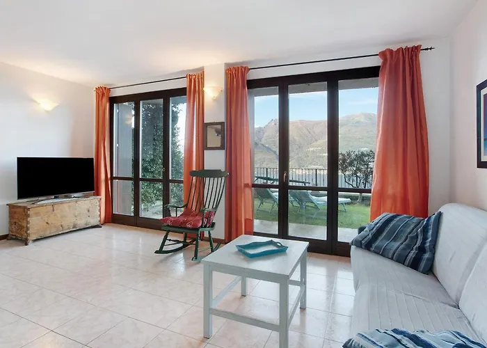 Ampia Vista Sul Lago Di Como
