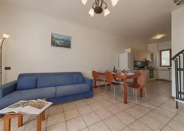 3-Bedroom Lakeview Apartment At The Lake