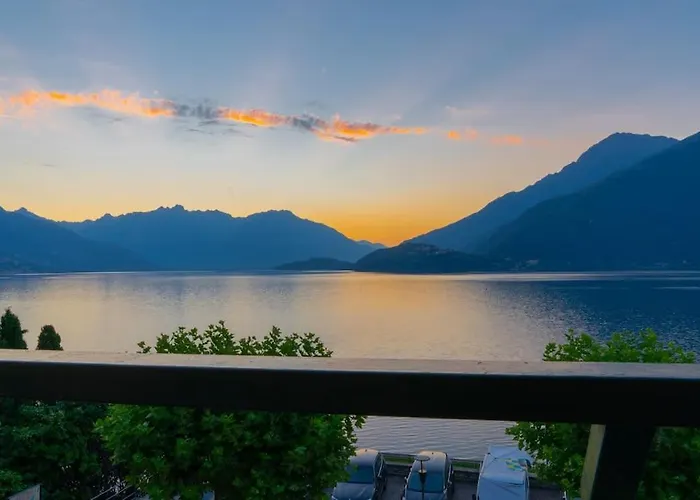 Como Lake View Regina Apartment