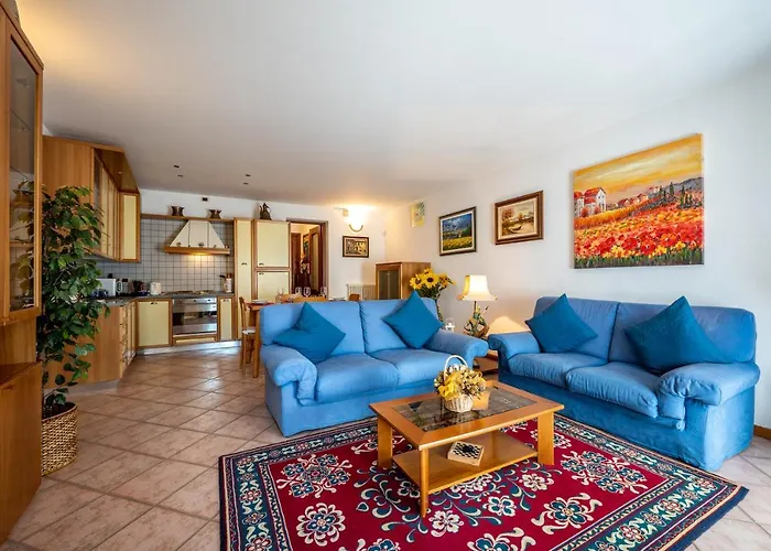 Apartment With Bicycle Storage In Dongo - Larihome A24