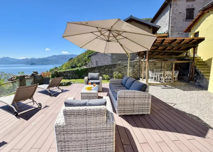 Bello Pezzo 2-Bedroom Lakeview Apartment With Shared Garden And Terrace