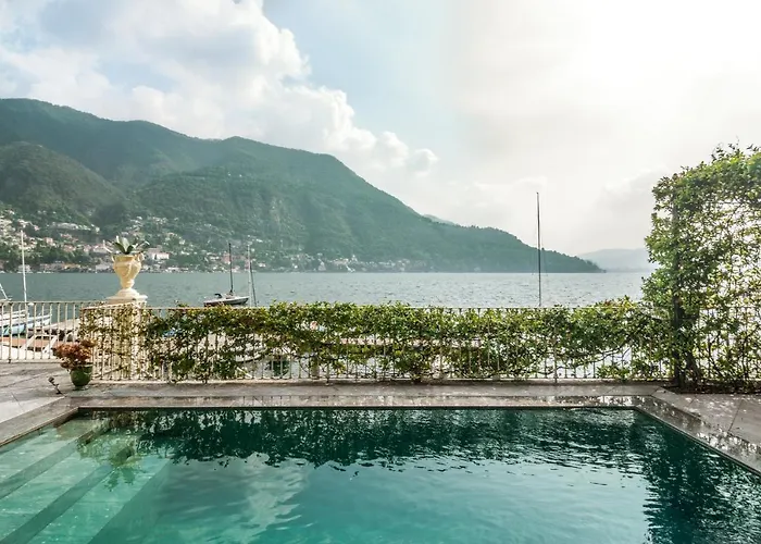 Lussuosa Villa Sulle Sponde Dello Splendido Lago Di Como