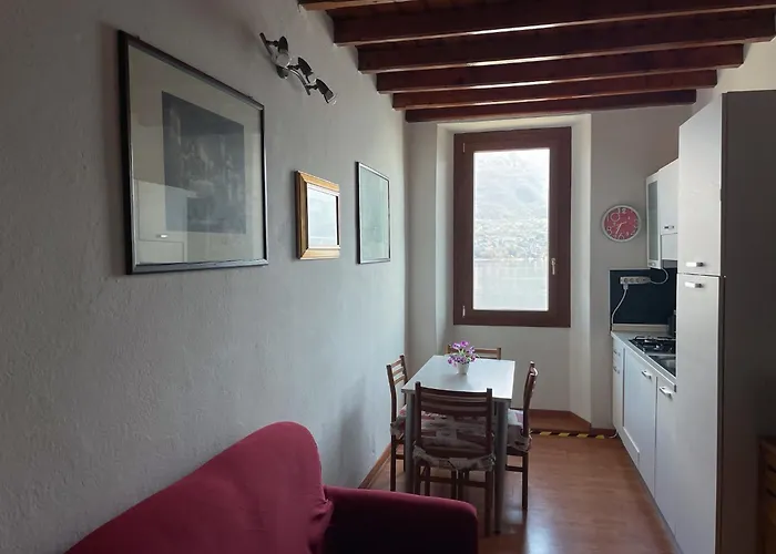 Renzo E Lucia Lake View Apartment