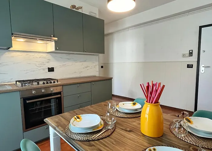 Cozy & Budget Apartment Near The Beach