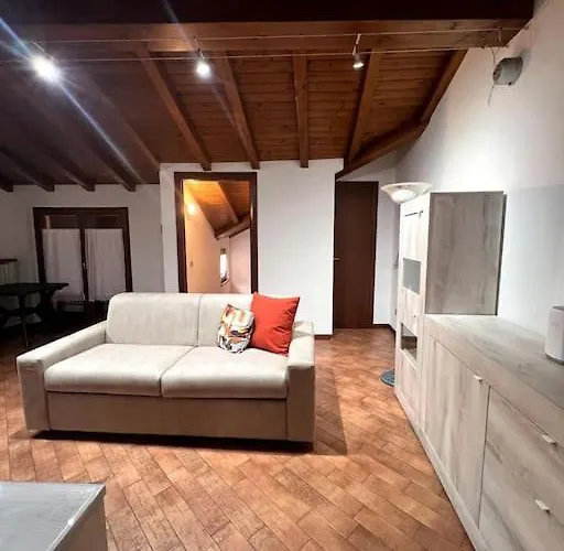 Home 26, Near The Lake