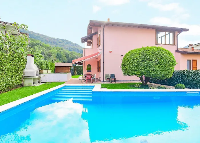 Jane E Jolie Holiday Home Private Swimming Pool