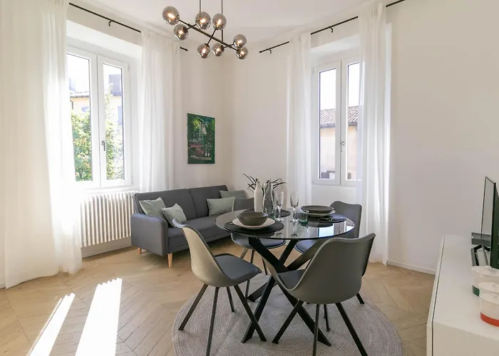 Welcomely - Lake River Apartment
