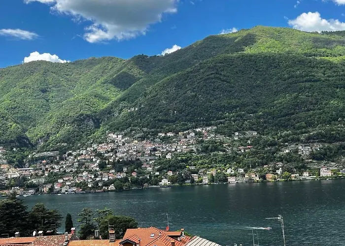 Timco 3-Story Apartment With Lake View And Air-Conditioner
