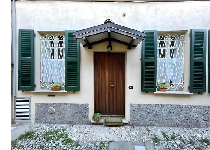 Como Lake Apartment