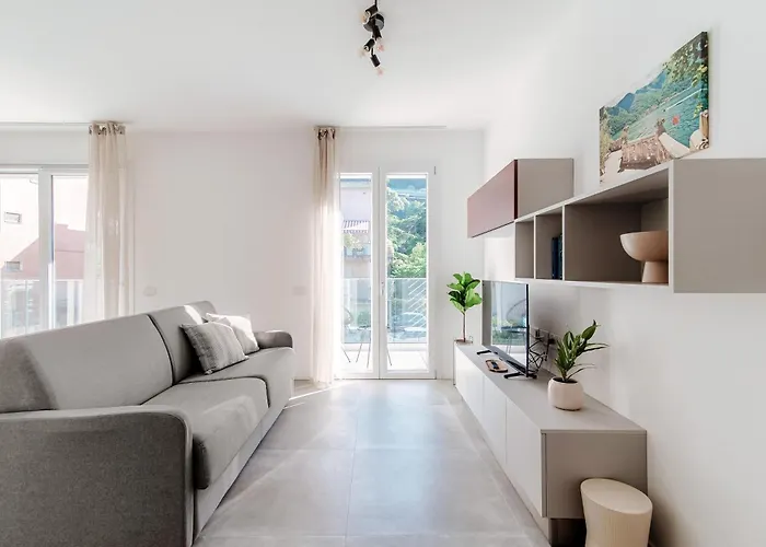 Lario Suite Apartments By Quokka 360 - Close To Como Downtown