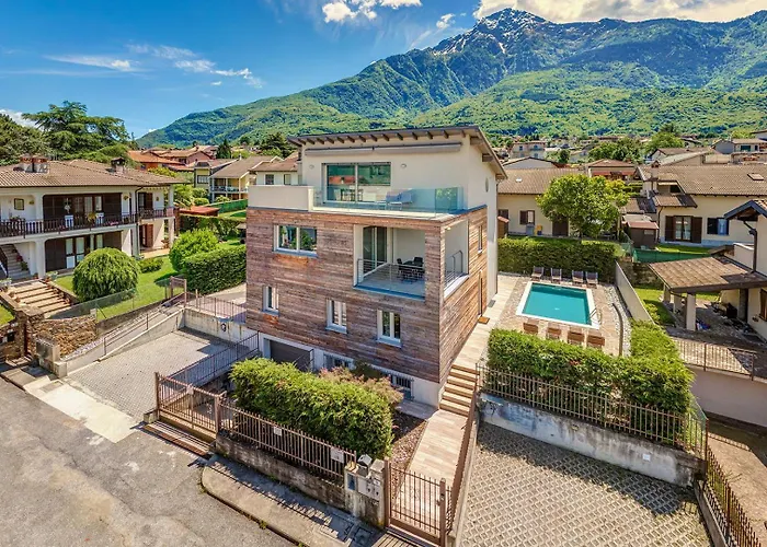 Villa Family Colico With Pool