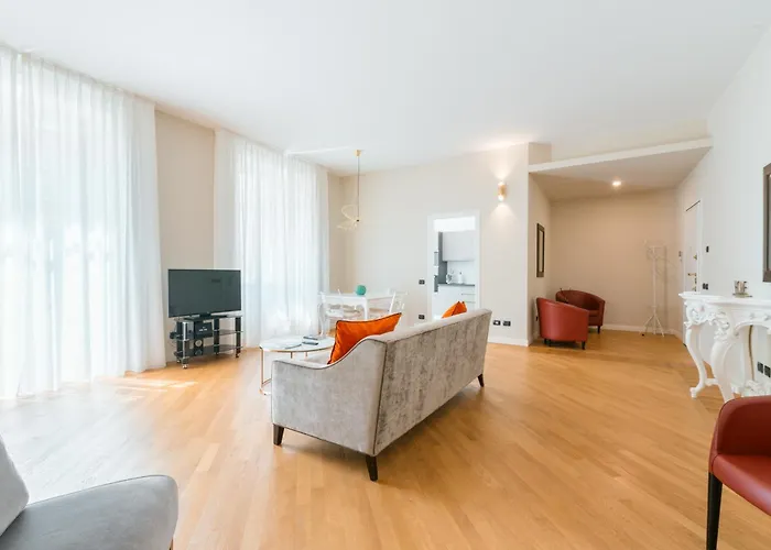 Loft Azalea, By R Collection Apartment