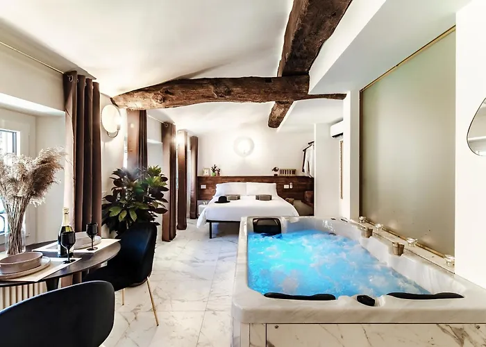 Sahara & Amazzonia Luxury Rooms- The House Of Travelers