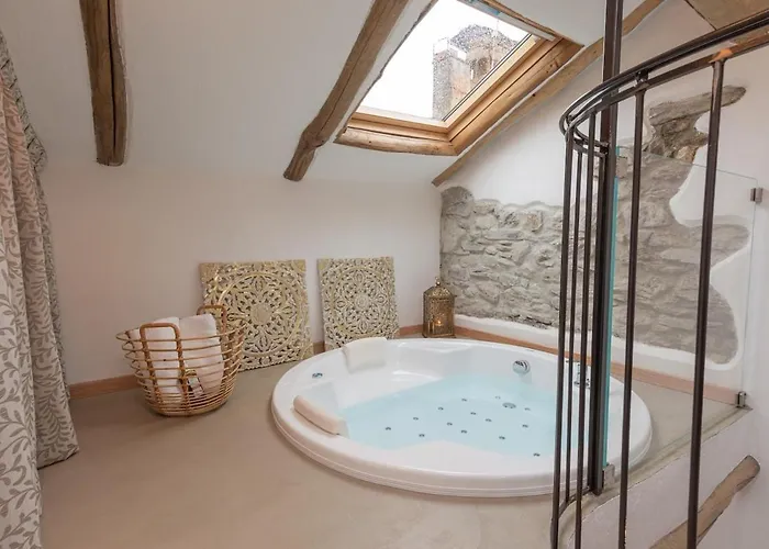 Tiny Loft With Jacuzzi