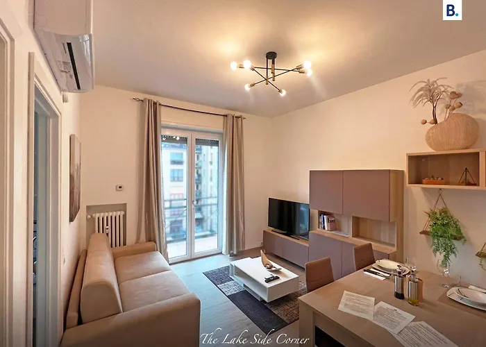 The Lake-Side Corner Apartment