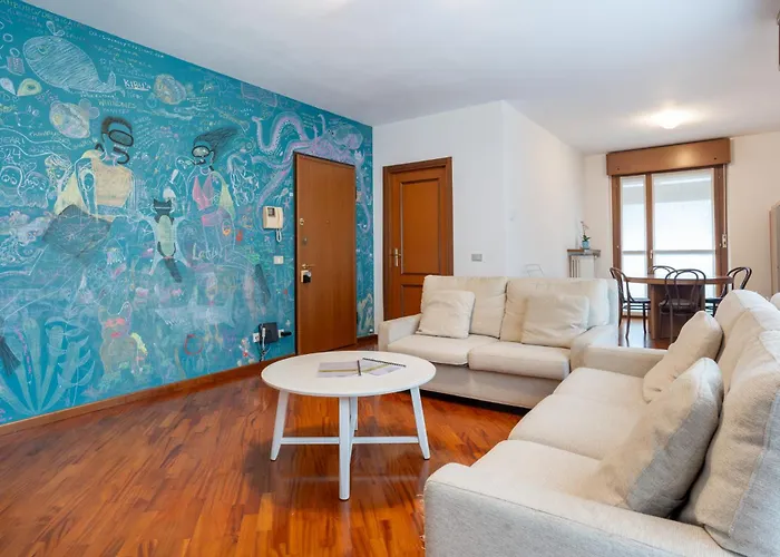 Spacious Bright Apartment Near City Center And Como Lake With Air Conditioning