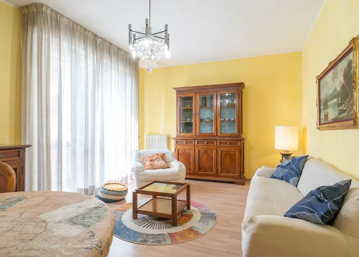 Spacious Apartment At Como Lake