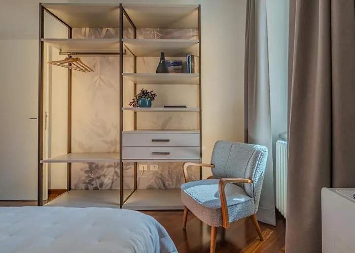 Greenlake Como Apt & Parking