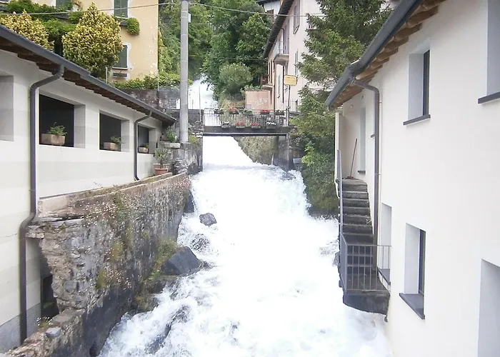 Casa In Riva Al Lago
