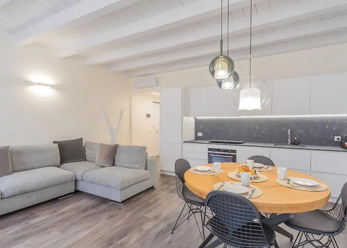 Modern & Stylish Apartment In Como City By Rent All Como