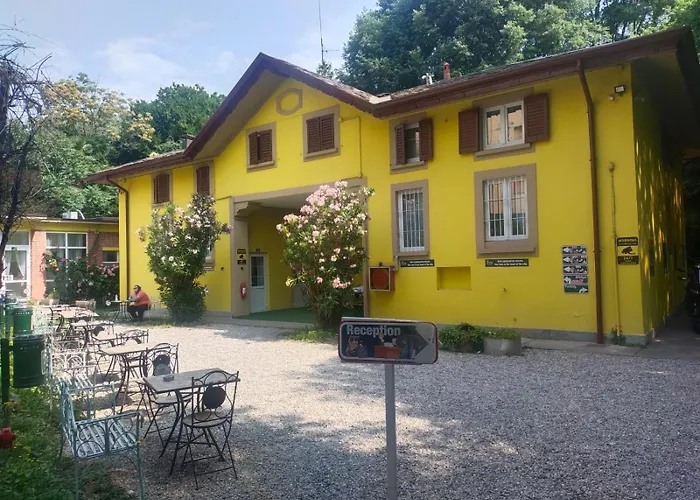New Generation Hostel Como Lake