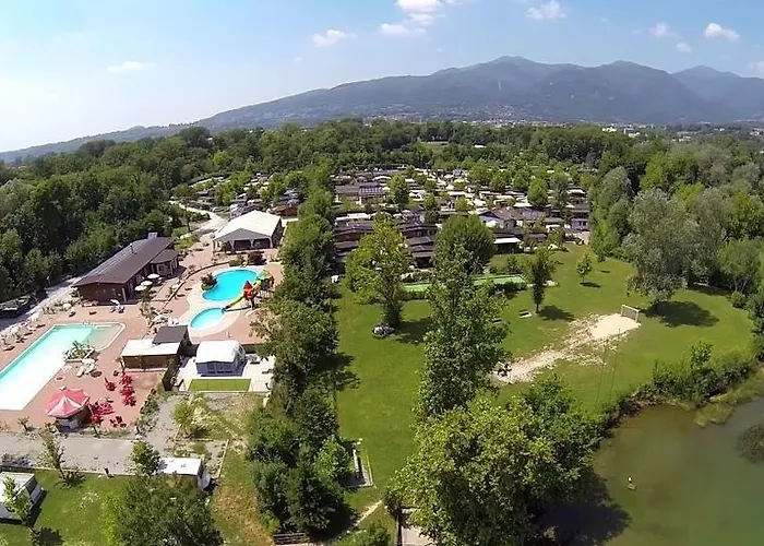 Holiday Chalets Camping Class