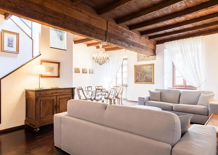 Palazzo Del Pero Luxury Attic - Bymyhomeincomo