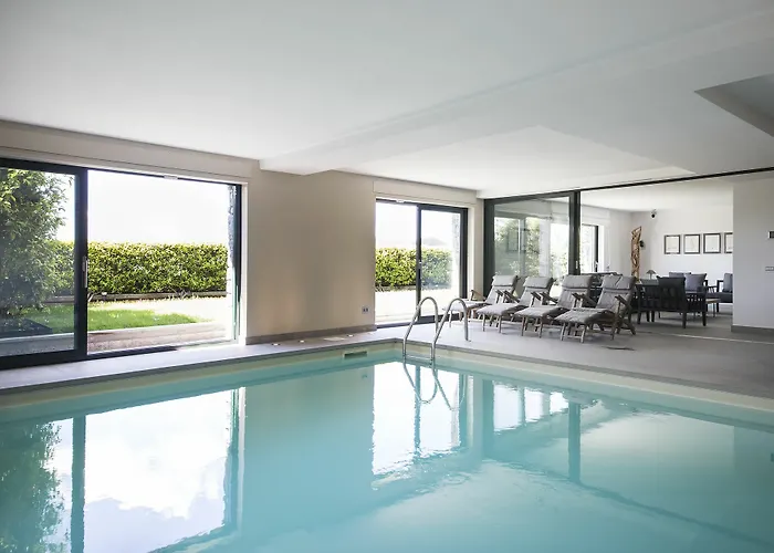 Suite & Pool-Como House-160 Mt-Private Indoor Swimming Pool, Heated All Year-Private Covered Parking-Private Garden And Terrace-Fully Equipped Kitchen