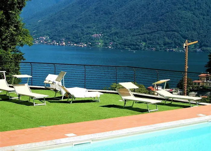 Green & Lake Home