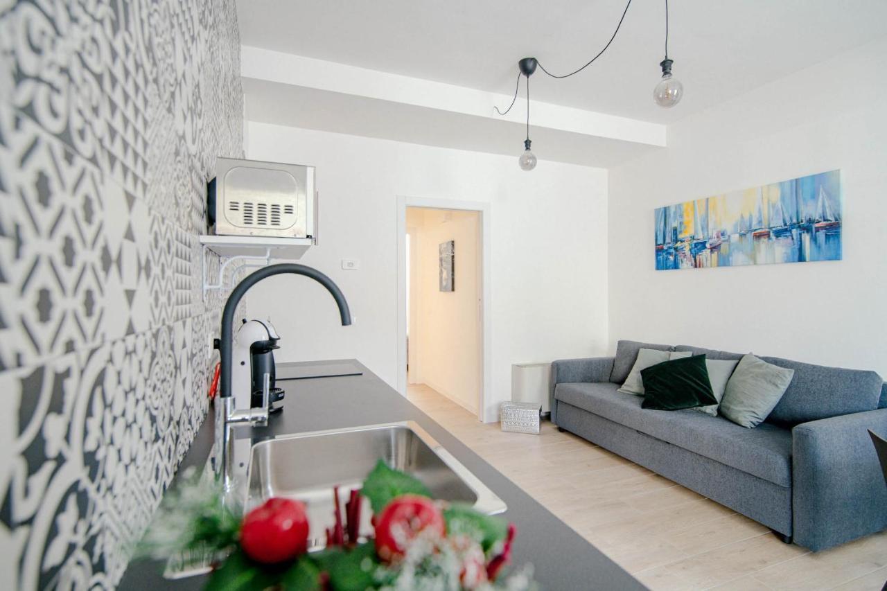 White Soul - By Myhomeincomo Apartment