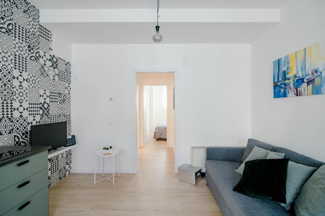 White Soul - By Myhomeincomo Apartment