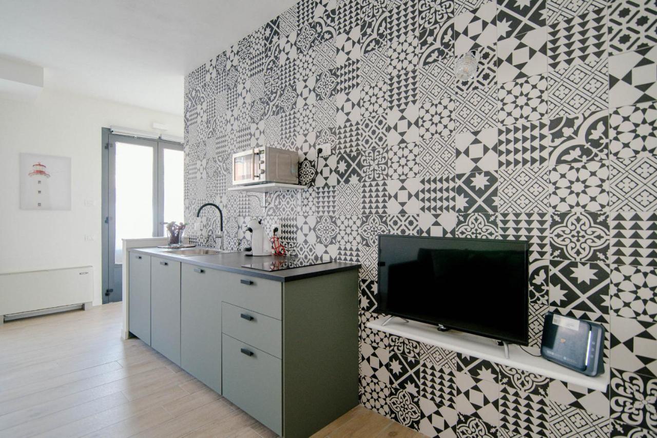 White Soul - By Myhomeincomo Apartment