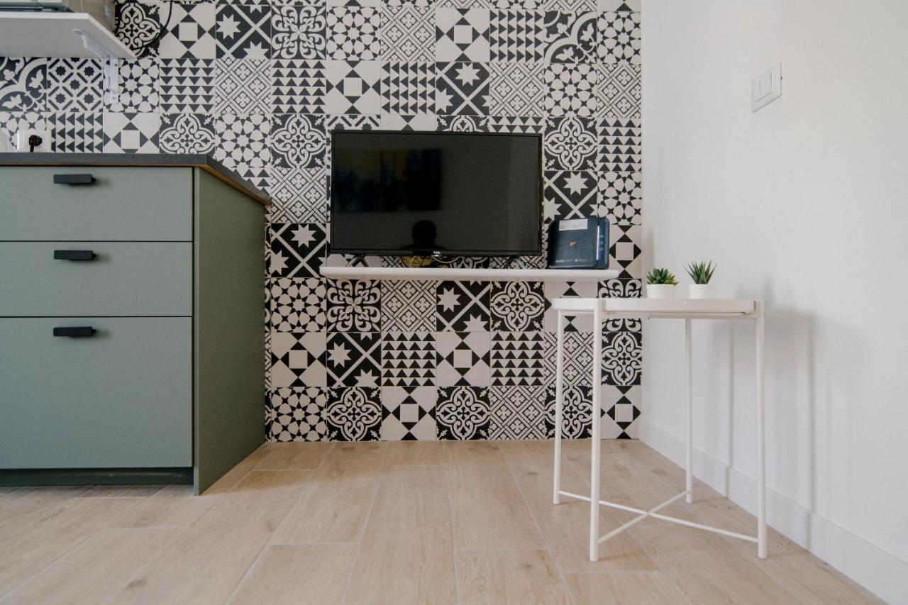 White Soul - By Myhomeincomo Apartment