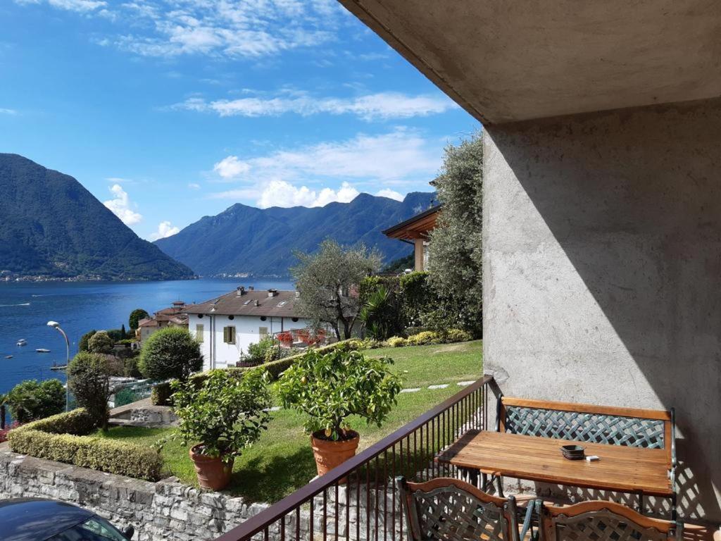Big With View And Two Bedrooms Apartment Sala Comacina
