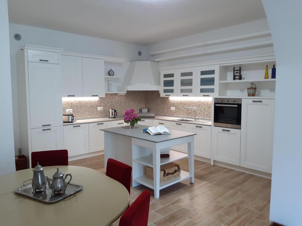 Apartment Big With View And Two Bedrooms Sala Comacina