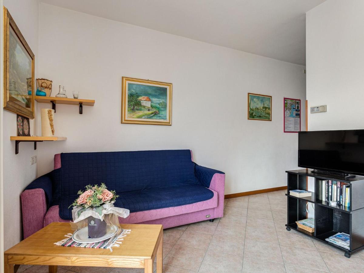 Wonderful Flat With Swimming Pool Lift And Garden