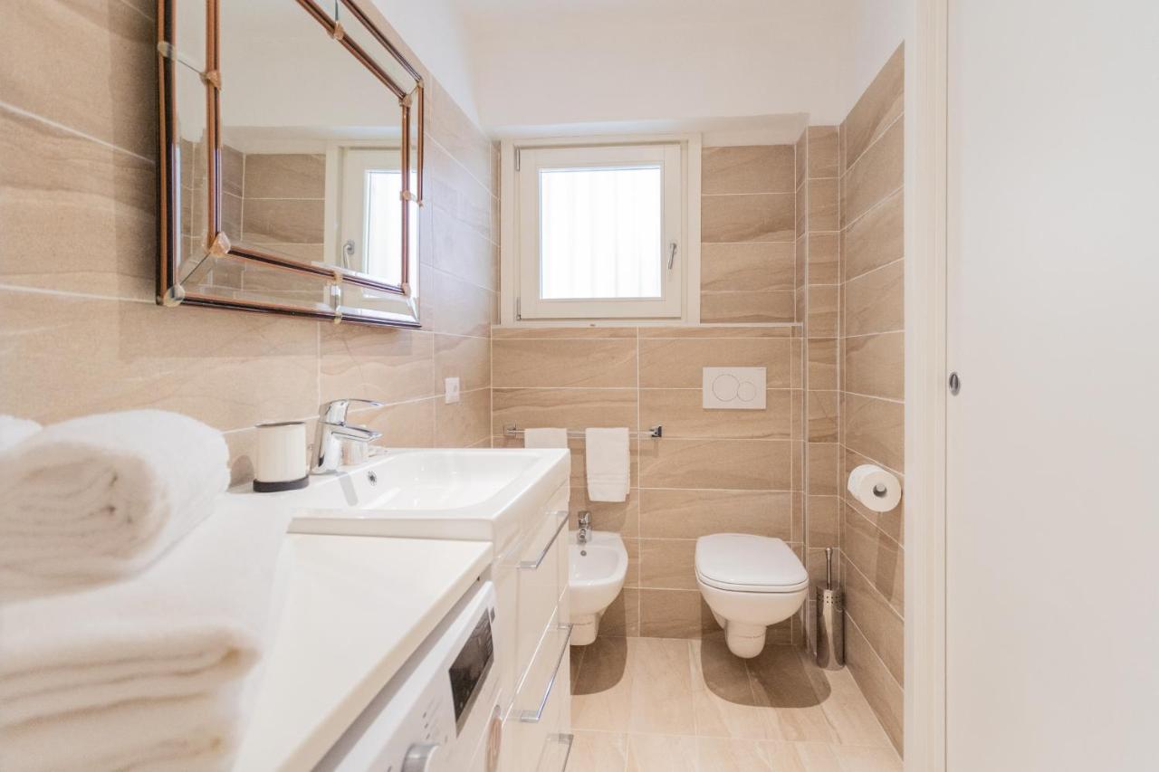 Da Pia In Historycal Centre By Rent Apartment Como