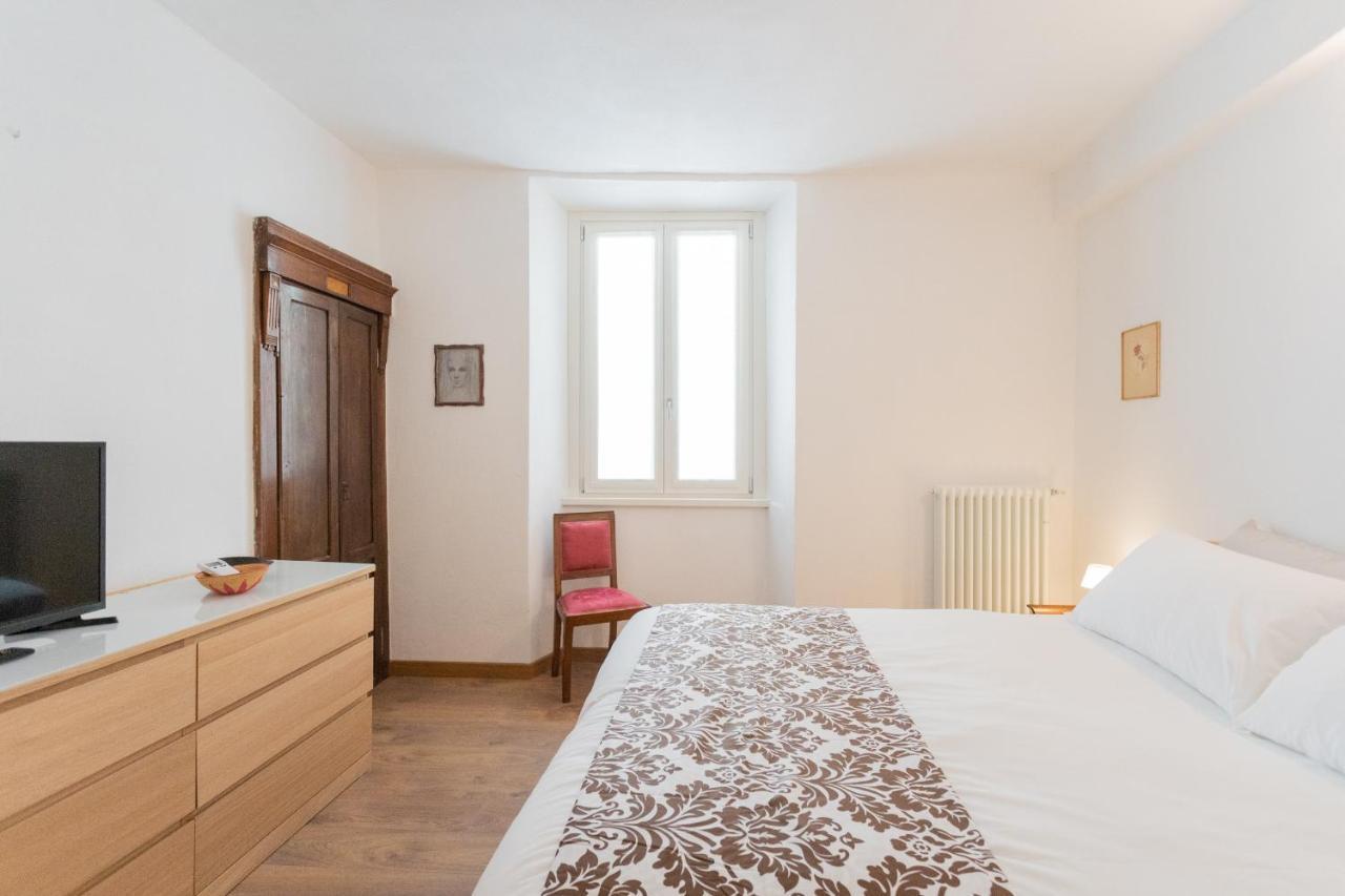 Apartment Da Pia In Historycal Centre By Rent Como