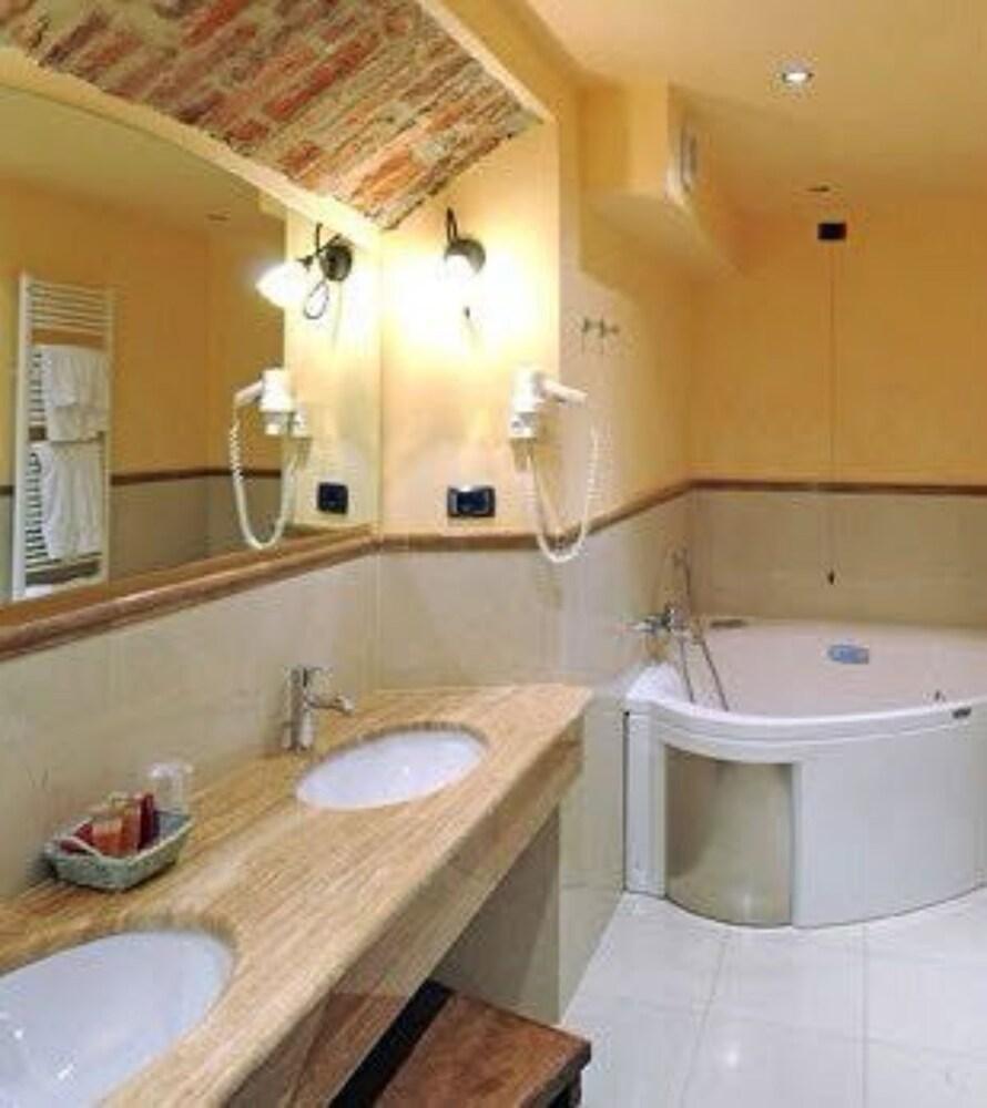Hotel Relais & Castello Di Casiglio