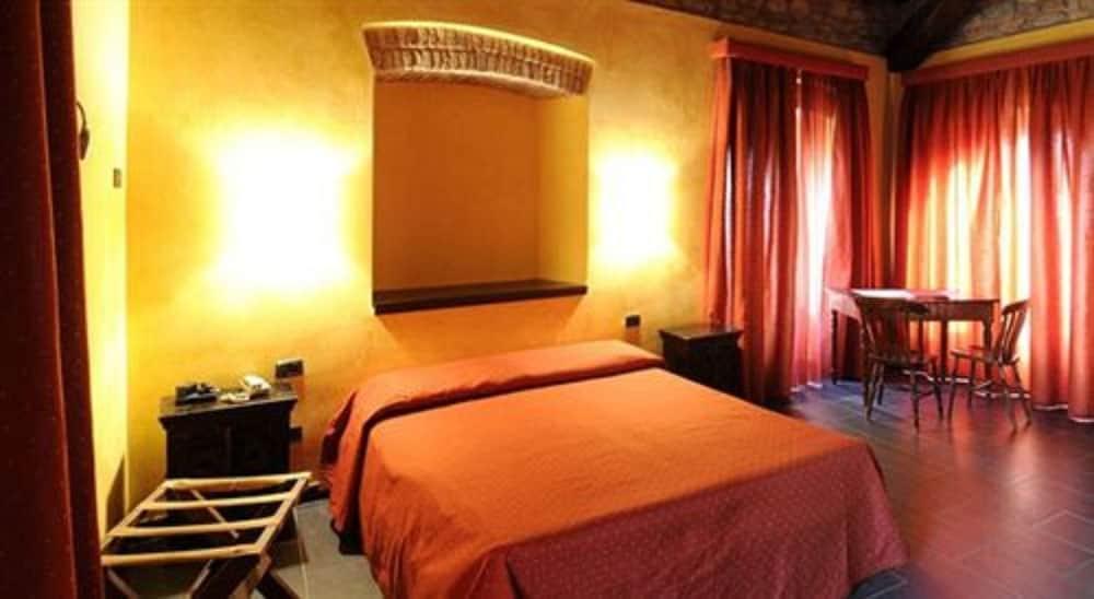 Relais & Castello Di Casiglio